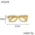 Dettaglio ravvicinato di un ciondolo a forma di occhiali vintage in oro da 22mm - Stile Mini Occhiali (HP2357B)