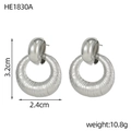 Orecchini a cerchio intrecciati color argento con design in metallo liscio e testurizzato - Stile Segmentato con Trama a Spirale Argento (HE1830A)