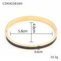 18K vergoldetes Edelstahl-Armreif mit schwarzem Inlay und 5,8 cm Innendurchmesser - 5.8 / Gold + Schwarzer Zirkonia