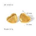 Dettaglio macro di orecchini a cuore placcati oro 18K con trama rigata e misure del prodotto - Stile Cuore a Trama Radiale (HF-E3423-G) / Oro