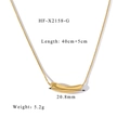Dettaglio collana a catena serpente placcata oro 18K con ciondolo a tubo curvo - Stile Tubo Curvo Minimalista Oro (HF-X2158-G)