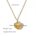 Détail du pendentif cœur en or 18K avec gravure en volute et dimensions précises - Cœur Sculpté Vintage Or (HF-X2373)