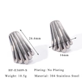 Dettaglio degli orecchini a ventaglio in acciaio inossidabile 304 con righe verticali - 26.6mmx16mm / Stile Texture Conchiglia Argento (HF-E3609-S)