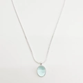 Collana a catena serpente in argento con un ciondolo ovale in pietra di luna blu chiaro sobrio - Stile Blu Chiaro (Catena a Lisca di Pesce)