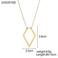 Detailansicht der geometrischen Rauten-Halskette aus vergoldetem Titanstahl als Ringhalter - Gold