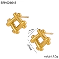 Macro shot of gold-plated hashtag earrings with 0.7cm dimensions and weight detail - Geometric Hashtag Style (BRH00164B)
