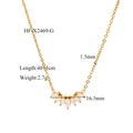 Detail eines fächerförmigen Blütenanhängers mit Zirkonia an einer goldenen Halskette - Fächeranhänger Halskette (HF-X2469-G) / Gold