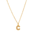 Dettaglio della collana con ciondolo lettera C placcata oro 18K con cristalli brillanti - Stile C (HF-X2493-C) / Oro 18K