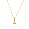 Dettaglio macro della collana con pendente lettera L in oro 18K con piccoli zirconi - Stile L (HF-X2493-L) / Oro 18K