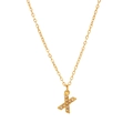 Dettaglio collana placcata oro 18K con pendente a lettera X micro-pave e catena a O - Stile X (HF-X2493-X) / Oro 18K