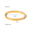 Detailansicht eines goldfarbenen Edelstahlarmreifens mit Blattmustern und 60mm Durchmesser - Herz und Ahornblatt Geschnitzter Stil (HF-B5261) / 18K-Gold