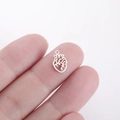 Detail van een zilveren anatomische harthanger voor het maken van DIY-sieraden - Staalkleur