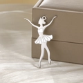Pendentif ballerine en acier inoxydable argenté posé sur un écrin à bijoux chic - Argent-Danseuse de Ballet Style 6