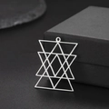 Ciondolo a stella geometrica in argento lucido con triangoli su confezione regalo - Color Acciaio