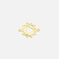 Dettaglio di un connettore mandala plesso solare dorato con design triangolare e doppi passanti - Oro Elemento 4