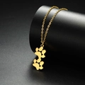 Dettaglio della collana in acciaio inossidabile dorato lucido con doppi ciondoli a zampa - Color Oro - 2 Impronte di Zampa