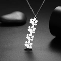 Collana in acciaio inossidabile con ciondolo a impronte di zampe verticali su catena sottile - Color Acciaio - 4 Impronte di Zampa