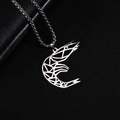 Holle geometrische garnaal hanger ketting in zilveren afwerking met een box chain ketting - Garnaal