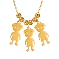 Dettaglio della collana d'oro con ciondoli a forma di ragazzo e perline tonde lisce - Oro - 3 Ragazzi
