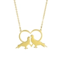 Collana in acciaio inossidabile dorato con pendente a cuore e uccelli su fondo bianco - Oro Cuore Piccione