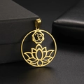 Pendente in acciaio inossidabile dorato con loto traforato e simbolo Om sacro su fondo nero - Round Pendant / Oro