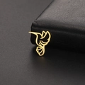 Pendentif colibri évidé en acier inoxydable doré sur fond de cuir noir texturé - Or