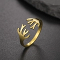 Detailansicht verstellbarer Goldring mit kreativem Design in ineinandergreifender Handform - Einstellbar Offen / Gold / Kreativer Handform-Stil (RSS2024060312)
