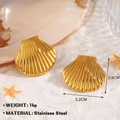 Goldene Muschelohrringe aus Edelstahl mit strukturierter Meeresoberfläche für Damen - Muschel Design (831)