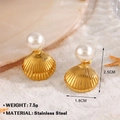 Goldene Muschel-Ohrhänger mit weißer Perle und Meeresmotiven aus robustem Edelstahl - Jakobsmuschel Perle Ohrring (873-1)