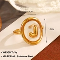 Anello in acciaio inossidabile dorato con lettera J bombata e finitura lucida 3D - Lettera J