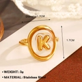 Anello regolabile dorato in acciaio inossidabile con lettera K bombata e sigillo - Lettera K