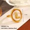 Anello in acciaio inossidabile dorato con lettera L e cornice ovale in stile chunky - Taglia L