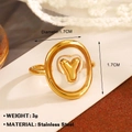 Anello dorato in acciaio inossidabile con lettera Y a rilievo in cornice ovale - Lettera Y