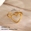 Anillo de corazón hueco dorado ajustable en acero inoxidable, 1,3 g de peso ligero - Corazón Hueco Minimalista (038)