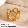 Anillo abierto ajustable de acero inoxidable dorado con diseño de corazones calados - Fila de Corazones Huecos (040)