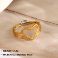Anillo de corazón dorado ajustable en acero inoxidable mate con detalle de patrón cosido - Textura de Costura Corazón (043)