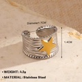 Bague étoile bicolore en acier inoxydable avec anneau texturé et étoile plaquée or 18K - Pentagramme à Perles de Texture Écorce (1179)