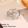 Anello aperto con fiocco in finitura argento realizzato in acciaio inossidabile - Stile a Fiocco Spazzolato (1181) / Colore acciaio