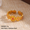 Bague en acier inoxydable doré avec détails en émail rose et maillons géométriques - Style Maillon de Chaîne à Disque Pointillé Rose (1107)