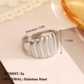 Anello aperto in acciaio inossidabile argento con trama a pieghe e diametro 1,7cm - Stile a Onde Verticali (1195) / Colore acciaio