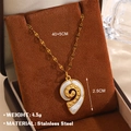 Collier en acier inoxydable doré avec pendentif coquillage spirale et incrustation blanche - Forme Courbe en Spirale