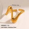 Minimalistischer wellenförmiger Ring aus goldenem Edelstahl mit Spiegelpolitur - Goldring 1891