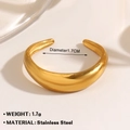 Unregelmäßiger geometrischer offener Ring aus goldenem Edelstahl mit kurvigem Design - Goldring 1892