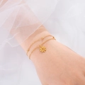 Bracelet double rang en acier inoxydable doré avec pendentif marguerite et perles - Style Doré (F1401)