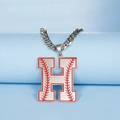 Collier avec pendentif lettre H argenté, détails de couture baseball et chaîne cubaine - Lettre H / Acier