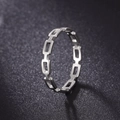 Minimalistische geometrische holle rechthoekige kettingring van gepolijst titanium staal - US 7 / Staalkleur
