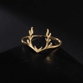 Minimalistischer 18K vergoldeter Edelstahl Hirschgeweih Ring auf schwarzem Ständer - US 6 / Gold