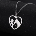 Collana a cuore argento con silhouette di ragazza e cavallo su sfondo nero - Colore acciaio