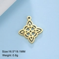 Vue détaillée d'un pendentif nœud celtique doré, taille 16,5x19,1mm et poids de 0,8g - Couleur Or Style B Trou Unique