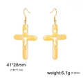 Pendientes de cruz hueca dorada con silueta de Jesús y medidas de producto - Dorado
